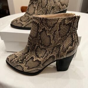 New Zigisoho Ankle Booties Snake Print sz 8.5